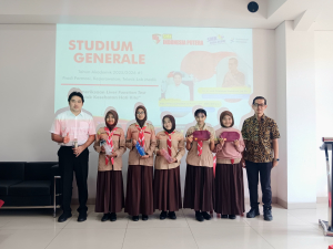 Siswa-Siswi SMK Indonesia Putera Program Studi Farmasi, Keperawatan, dan Teknik Laboratorium Medik Pelajari Tes Fungsi Hati Lewat Studium Generale